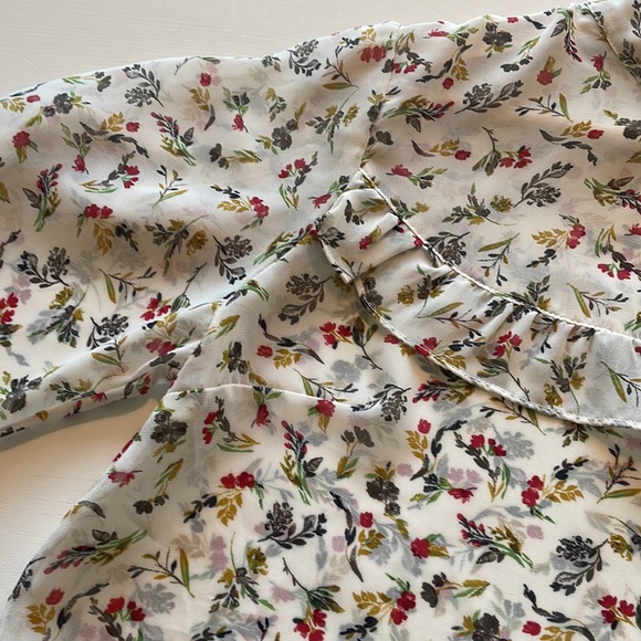 Bleuh ciel Ruffle Top - Picture 3 of 13